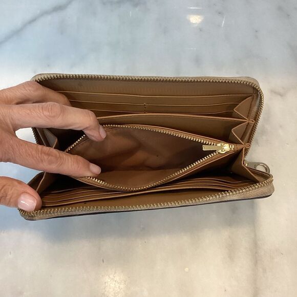 Coach Signature Continental Leather Full Zip Wallet - Picture 15 of 16